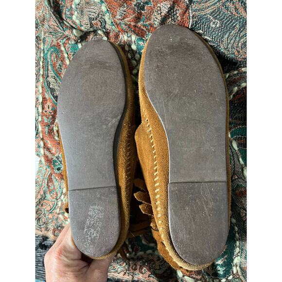 Minnetonka suede western/cowgirl fringe booties with goldtone buckle - Picture 7 of 7